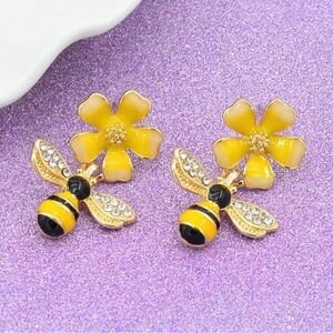 Super Cute Bee n Flower stud earrings